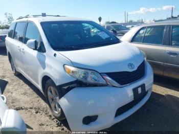  Salvage Toyota Sienna