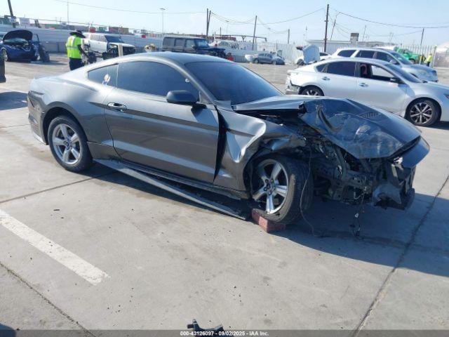  Salvage Ford Mustang