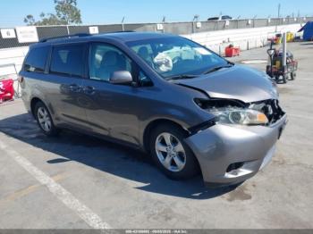  Salvage Toyota Sienna