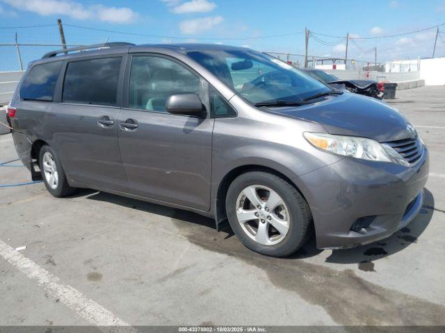  Salvage Toyota Sienna