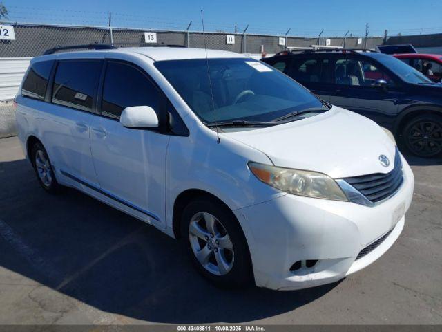 Salvage Toyota Sienna