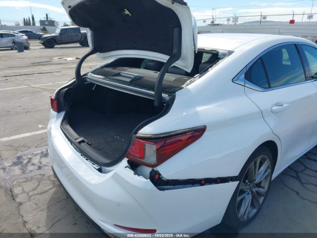 Lexus Es F Sport Image 11