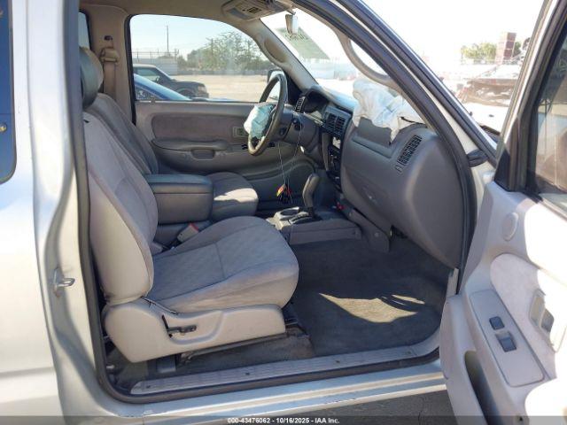 Toyota Tacoma Prerunner V6 Image 5