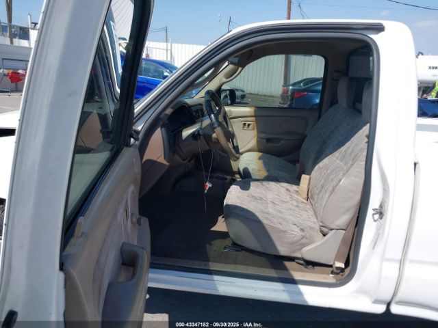 Toyota Tacoma Image 16