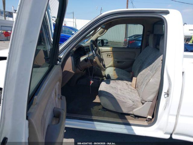 Toyota Tacoma Image 16