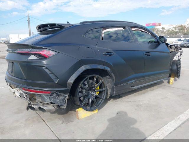 Lamborghini Urus Image 2