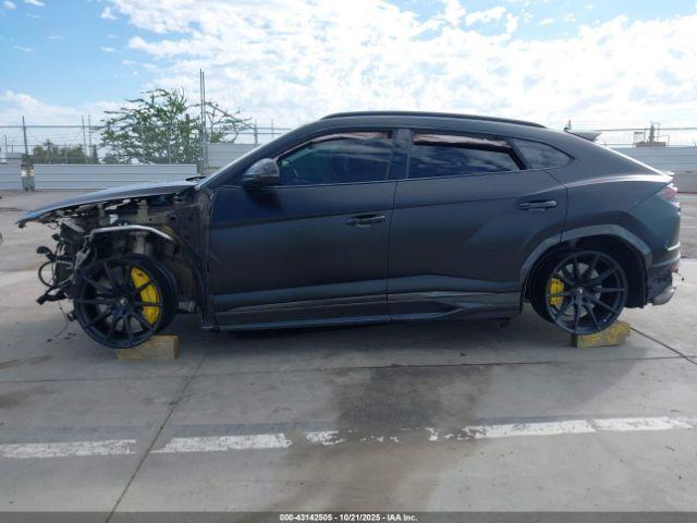 Lamborghini Urus Image 18