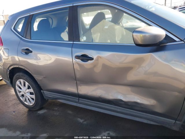 Nissan Rogue S Image 4