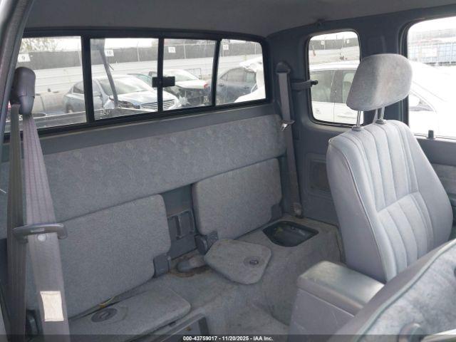 Toyota Tacoma Prerunner V6 Image 10