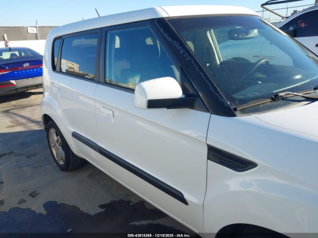 Kia Soul + Image 15