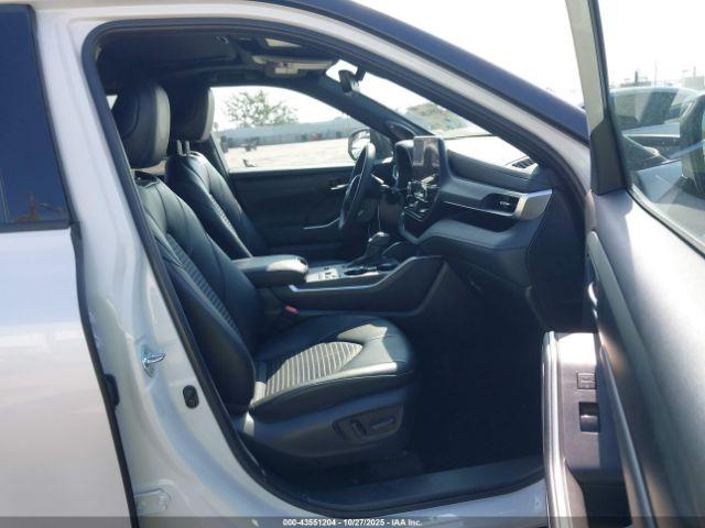 Toyota Highlander Xse Image 3