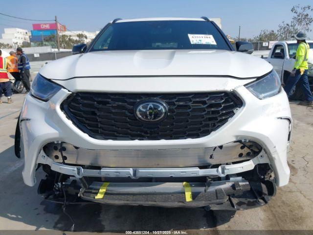 Toyota Highlander Xse Image 13