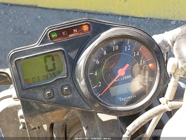 Triumph Motorcycle Tt600 Image 4