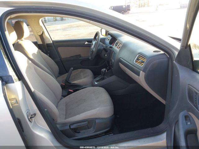 Volkswagen Jetta Image 5