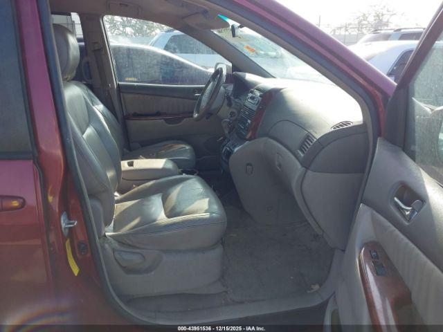 Toyota Sienna Xle Image 10