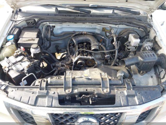 Nissan Frontier S Image 2