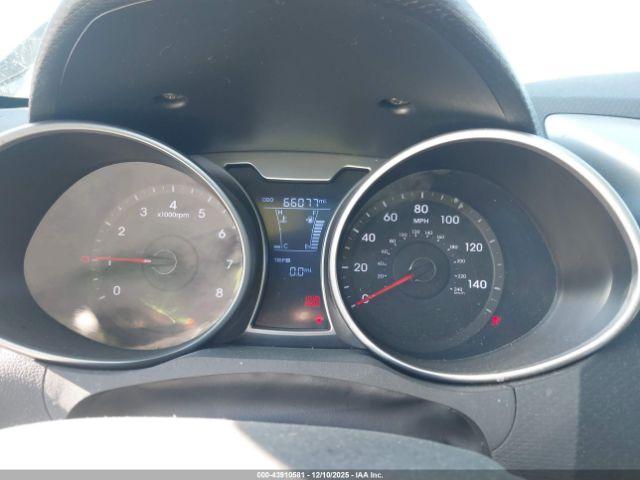 Hyundai VELOSTER Image 14