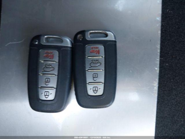 Hyundai VELOSTER Image 4