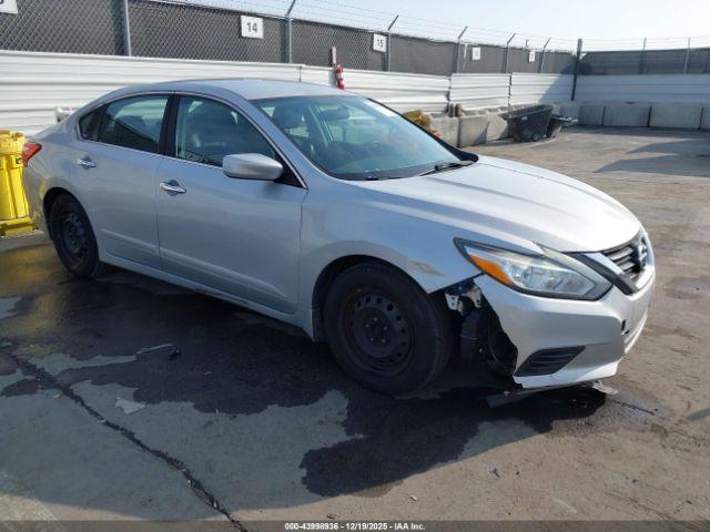  Salvage Nissan Altima
