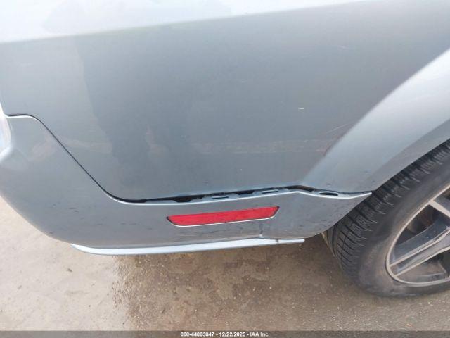 Ford Mustang Image 10