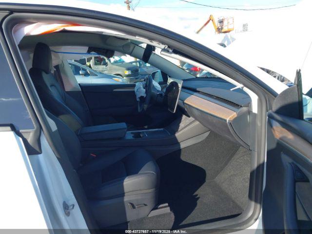 Tesla Model Y Long Range Dual Motor Rear-wheel Drive Image 18