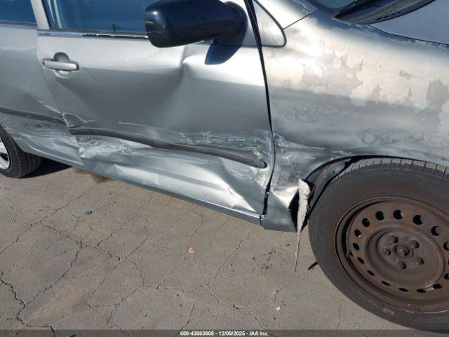 Toyota Corolla Ce Image 12