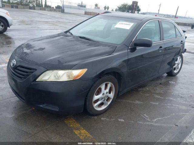 Toyota Camry Le Image 4