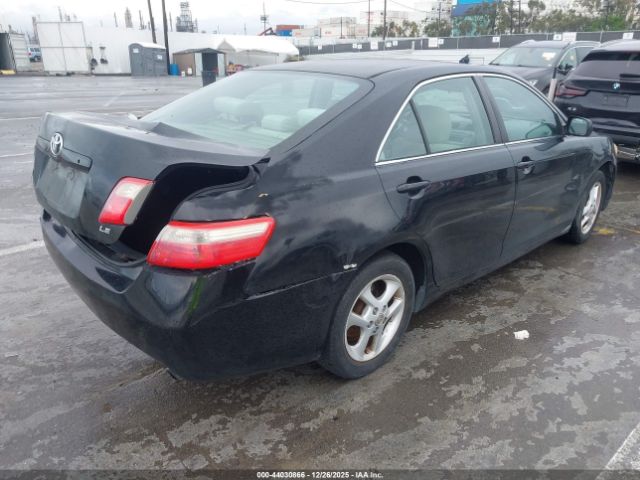 Toyota Camry Le Image 7