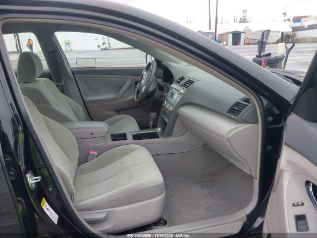 Toyota Camry Le Image 5