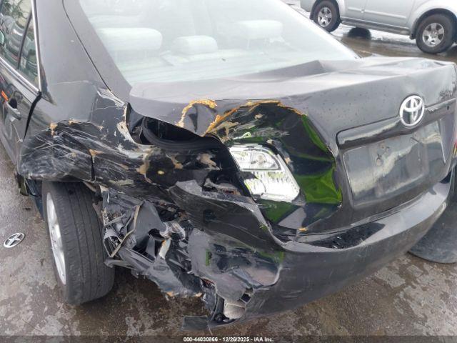 Toyota Camry Le Image 3