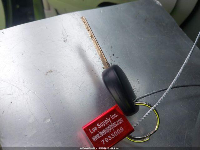 Toyota Camry Le Image 9