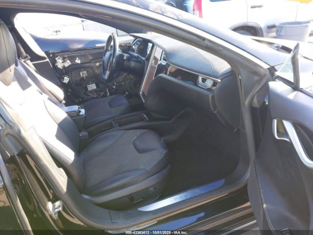 Tesla Model S Image 12