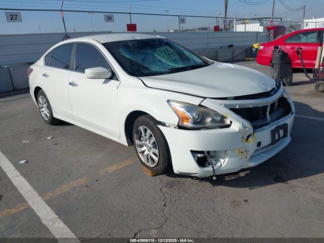  Salvage Nissan Altima