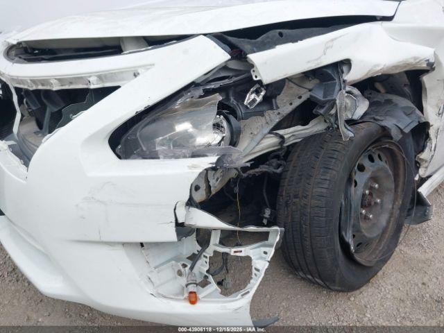 Nissan Altima Image 8