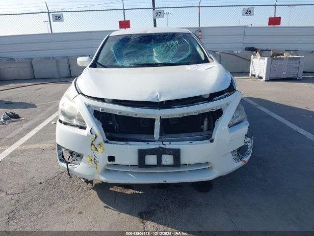 Nissan Altima Image 12