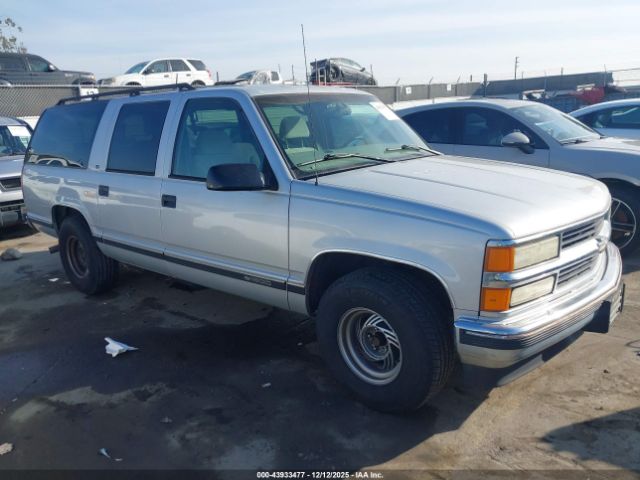 Chevrolet Suburban 1500 Image 1