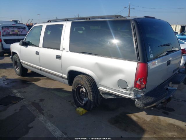 Chevrolet Suburban 1500 Image 7