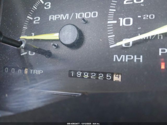 Chevrolet Suburban 1500 Image 9