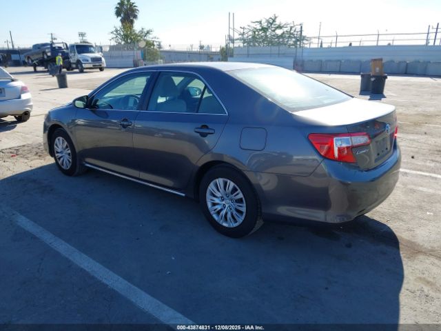 Toyota Camry Le Image 5