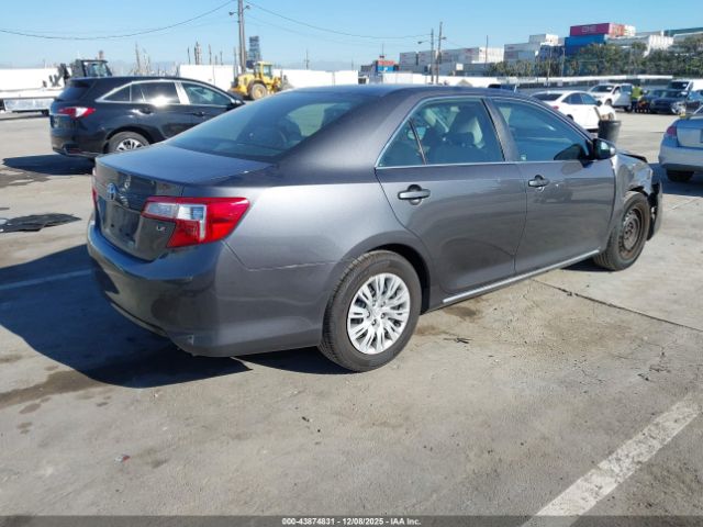 Toyota Camry Le Image 4