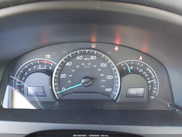 Toyota Camry Le Image 10