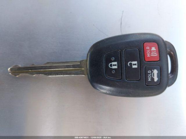 Toyota Camry Le Image 11