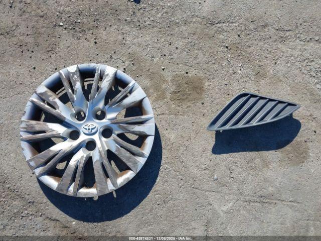 Toyota Camry Le Image 13