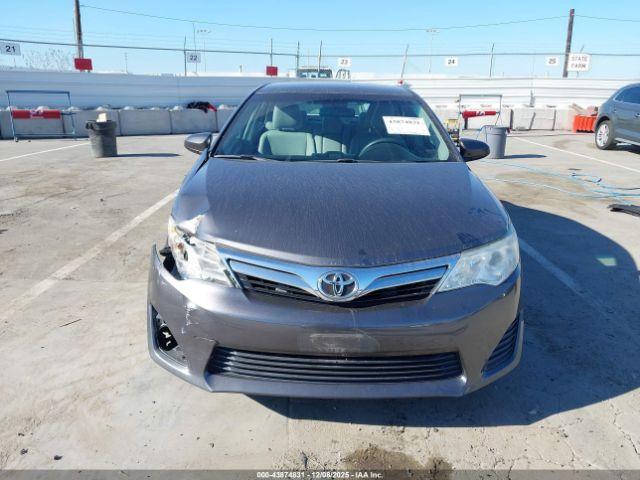 Toyota Camry Le Image 14