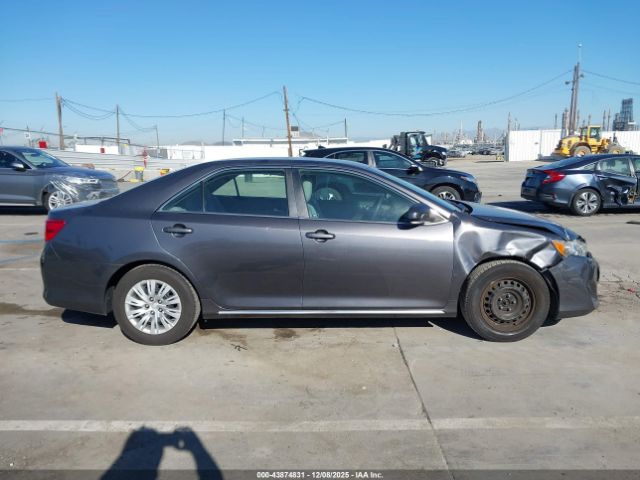 Toyota Camry Le Image 2