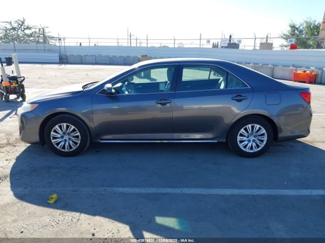 Toyota Camry Le Image 16