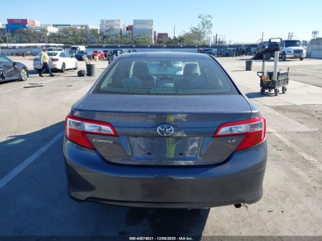 Toyota Camry Le Image 17