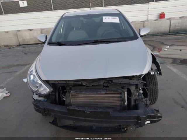 Hyundai ACCENT Se Image 11