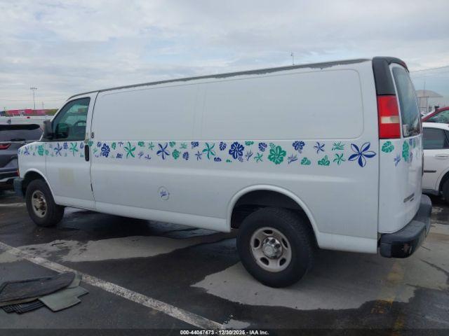 Chevrolet Express Work Van Image 16