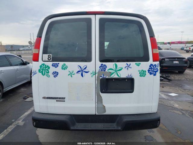 Chevrolet Express Work Van Image 13